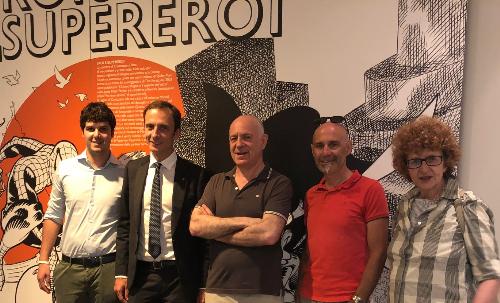 La visita del governatore Fvg, Massimiliano Fedriga (seco0ndo da sx), accompagnato dall'assessore regionale alla Cultura, Tiziana Gibelli (a dx) e dal consigliere regionale Simone Polesello (a sx), al Palazzo del Fumetto di Pordenone